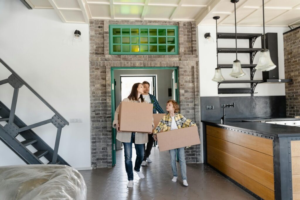📦 Tips for a Stress-Free Move: What to Do Before, During, and After